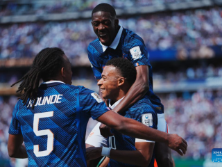 ဖီဖာကမ္ဘာ့ဖလား အုပ်စု-I တွင် ပြင်သစ်က ဆီနီဂေါကို အနိုင်ရရှိခဲ့ပြီး အမ်ဘာပေ နှစ်ဂိုးသွင်းယူနိုင်ခဲ့