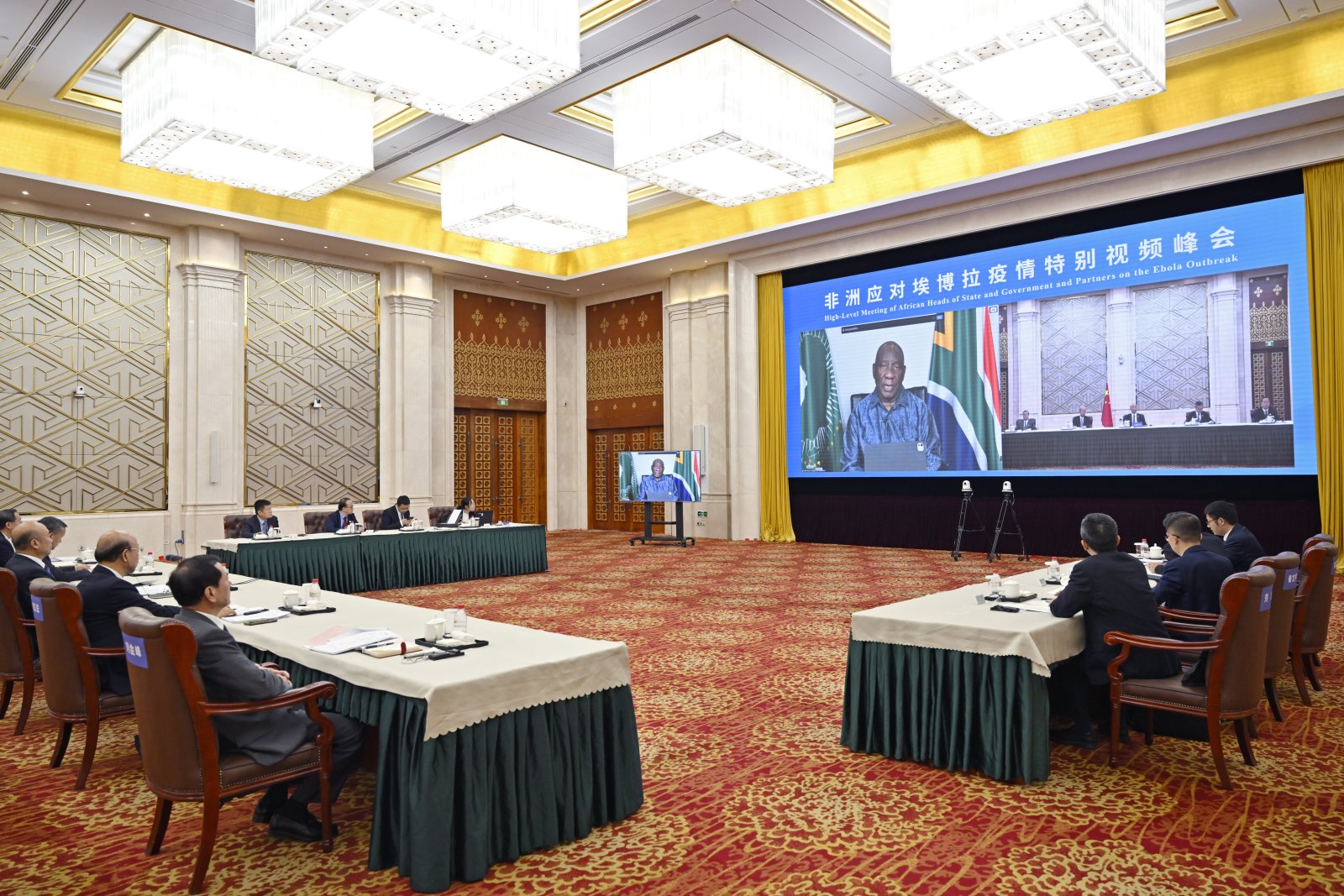 တရုတ်ကွန်မြူနစ်ပါတီ ဗဟိုကော်မတီ နိုင်ငံရေးဗျူရိုအဖွဲ့ဝင်၊ နိုင်ငံတော်ကောင်စီ ဒုတိယဝန်ကြီးချုပ် လျိုကော်ကျုံးက ဖိတ်ကြားချက်အရ ၂၀၂၆ ခုနှစ် ဇွန် ၁၆ ရက်တွင် ဗီဒီယိုလင့်ခ်ဖြင့် အာဖရိက အီဘိုလာရောဂါ ကိုင်တွယ်စီမံခြင်းဆိုင်ရာ အဆင့်မြင့်အစည်းအဝေးအား တက်ရောက်၍ အမှာစကားပြောကြားနေစဉ် (ဆင်ဟွာ)
