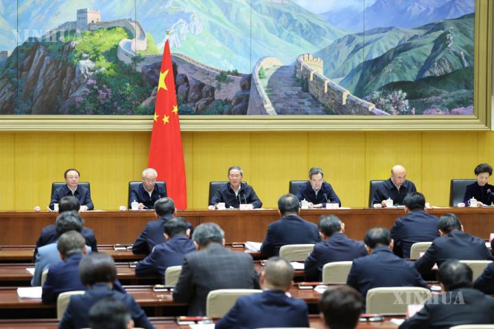 တရုတ်နိုင်ငံ ဝန်ကြီးချုပ်က နိုင်ငံတော်ကောင်စီ အလုပ်အမှုဆောင် အစည်းအဝေးအား သဘာပတိအဖြစ် ကြီးမှူးကျင်းပ