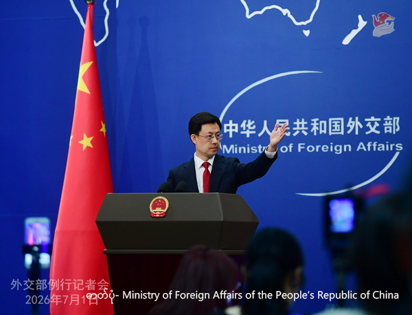 တရုတ်နိုင်ငံခြားရေးဝန်ကြီးဌာန ပြောရေးဆိုခွင့်ရှိသူ ကောကျားခွန်းအား ၂၀၂၆ ခုနှစ် ဇူလိုင် ၁ ရက်က ကျင်းပသော ပုံမှန်သတင်းစာရှင်းလင်းပွဲ၌ တွေ့ရစဉ် (ဓာတ်ပုံ- Ministry of Foreign Affairs of the People’s Republic of China)