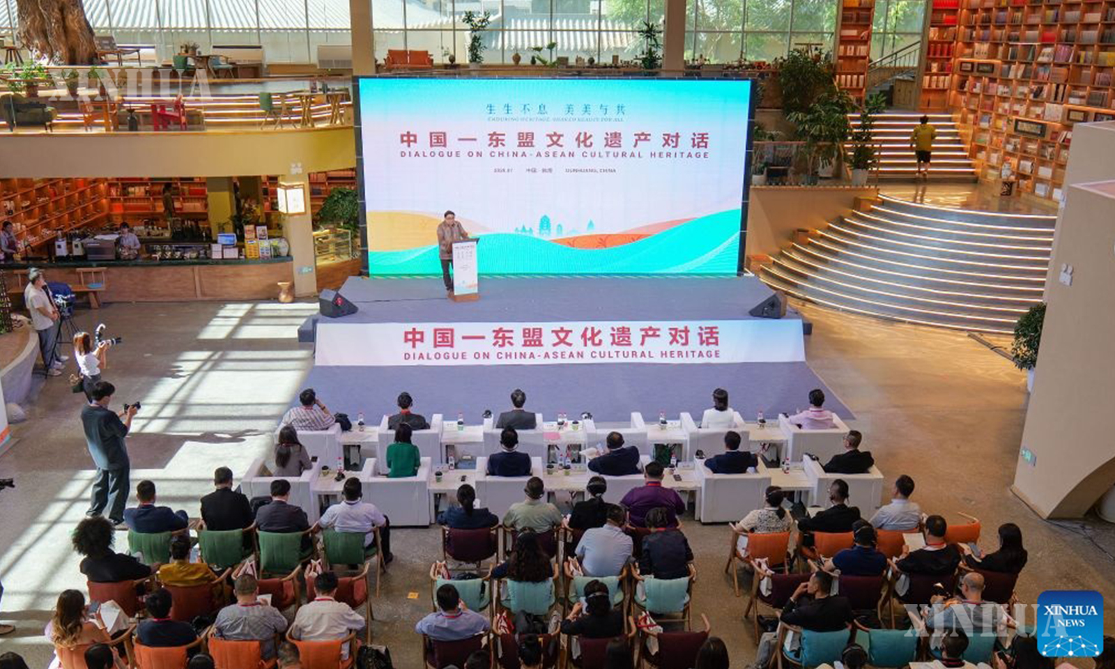 တရုတ်နိုင်ငံ အနောက်မြောက်ပိုင်း ကန်းစုပြည်နယ် သွန်းဟွမ်မြို့တွင် ကျင်းပသည့် တရုတ်-အာဆီယံ ယဉ်ကျေးမှုအမွေအနှစ်ဆိုင်ရာ ဆွေးနွေးပွဲအတွင်း မြင်ကွင်းတစ်ခုကို ၂၀၂၆ ခုနှစ် ဇူလိုင် ၂ ရက်က တွေ့ရစဉ် (ဆင်ဟွာ)