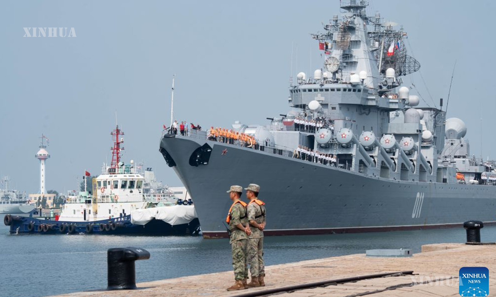 Joint Sea-2026 ရေတပ်စစ်ရေးလေ့ကျင့်မှုတွင် ပါဝင်ရန် တရုတ်နိုင်ငံ အရှေ့ပိုင်း ဆန်းတုန်းပြည်နယ် ချင်းသောင်မြို့ရှိ စစ်ဘက်ဆိုင်ရာ ဆိပ်ကမ်းတစ်ခု၌ ဆိုက်ကပ်ထားသည့် ရုရှားနိုင်ငံ၏ ပဲ့ထိန်းဒုံးကျည်တပ် ခရူဇာစစ်သင်္ဘော ဗာယက်အား ၂၀၂၆ ခုနှစ် ဇူလိုင် ၅ ရက်က တွေ့ရစဉ် (ဆင်ဟွာ)