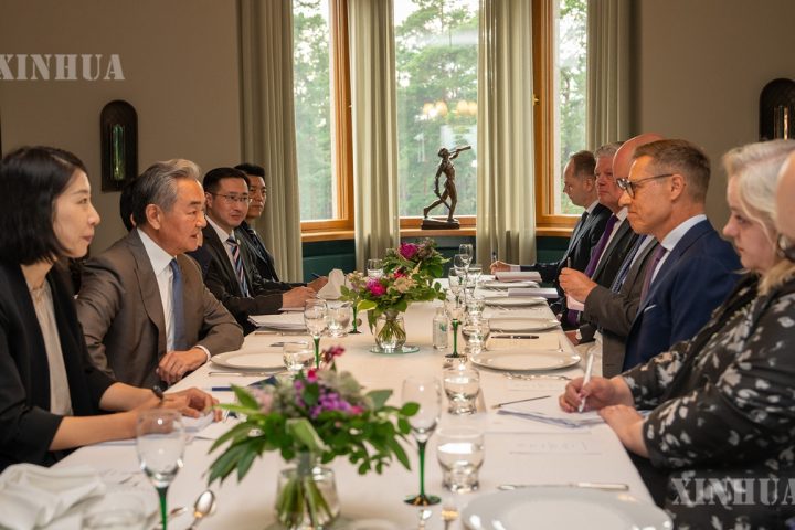 ဖင်လန်နိုင်ငံ သမ္မတ Alexander Stubb နှင့် ဝမ်ရိ တွေ့ဆုံဆွေးနွေး