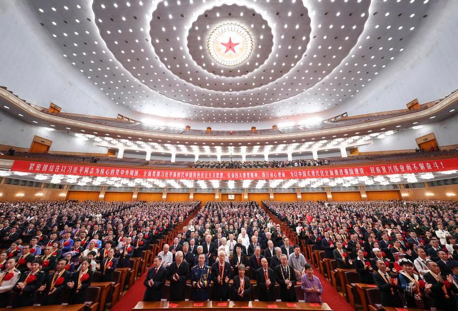 တရုတ်ကွန်မြူနစ်ပါတီ (CPC) တည်ထောင်ခြင်း ၁၀၅ နှစ်မြောက် နှစ်ပတ်လည် အထိမ်းအမှတ်ဂုဏ်ပြုအခမ်းအနားအား တရုတ်နိုင်ငံ မြို့တော်ပေကျင်းရှိ ပြည်သူ့ခန်းမဆောင်၌ ၂၀၂၆ ခုနှစ် ဇူလိုင် ၁ ရက်က ကျင်းပစဉ် (ဆင်ဟွာ)