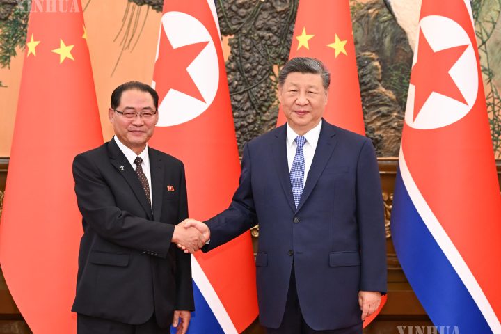 ရှီကျင့်ဖိန်နှင့် မြောက်ကိုရီးယားနိုင်ငံ အစိုးရအဖွဲ့ ဝန်ကြီးချုပ် Pak Thae Song တွေ့ဆုံဆွေးနွေး