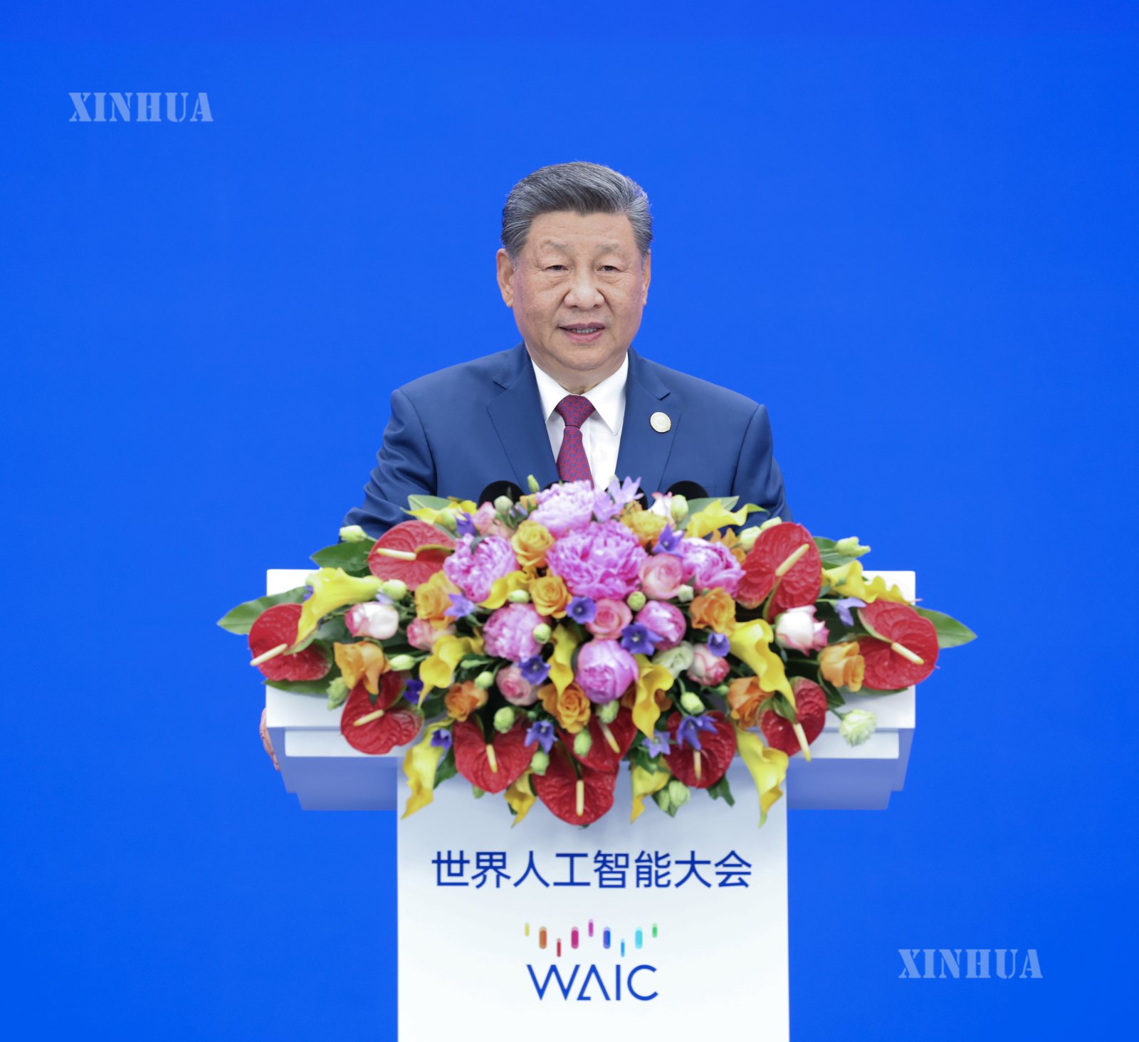 တရုတ်နိုင်ငံ သမ္မတ ရှီကျင့်ဖိန် နိုင်ငံအရှေ့ပိုင်း ရှန်ဟိုင်းမြို့တွင် ၂၀၂၆ ခုနှစ် ကမ္ဘာ့ ဉာဏ်ရည်တု ညီလာခံနှင့် ဉာဏ်ရည်တုကဏ္ဍ ကမ္ဘာလုံးဆိုင်ရာစီမံခန့်ခွဲမှု အဆင့်မြင့် အစည်းအဝေး ဖွင့်ပွဲအခမ်းအနား၌ အဓိကမိန့်ခွန်းပြောကြားနေသည်ကို ၂၀၂၆ ခုနှစ် ဇူလိုင် ၁၇ ရက်က တွေ့ရစဉ် (ဆင်ဟွာ)