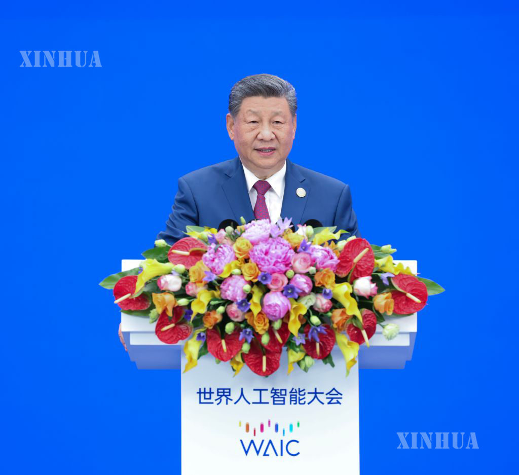 တရုတ်နိုင်ငံ သမ္မတ ရှီကျင့်ဖိန် တရုတ်နိုင်ငံ အရှေ့ပိုင်း ရှန်ဟိုင်းမြို့၌ ကျင်းပသည့် ၂၀၂၆ ခုနှစ် ကမ္ဘာ့ ဉာဏ်ရည်တု ညီလာခံနှင့် ဉာဏ်ရည်တုကဏ္ဍ ကမ္ဘာလုံးဆိုင်ရာစီမံခန့်ခွဲမှု အဆင့်မြင့်အစည်းအဝေး ဖွင့်ပွဲအခမ်းအနား၌ အရေးကြီးမိန့်ခွန်း ပြောကြားနေပုံကို ၂၀၂၆ ခုနှစ် ဇူလိုင် ၁၇ ရက်က တွေ့ရစဉ် (ဆင်ဟွာ)
