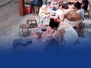 တရုတ်နိုင်ငံ ရှစ်ဆောင်ပဏ္ဏား ကိုယ်ပိုင်အုပ်ချုပ်ခွင့်ရပြည်နယ်ခွဲ၌ နိုင်ငံအသီးသီးမှ မြို့တော်ဝန်များက ခေတ်ဟောင်း လက်မှုအတတ်ပညာများမှသည် စက်မှုလုပ်ငန်းသစ်များအထိ ကျေးလက်ဒေသ ပြန်လည်အားသစ်လောင်းမှုကို စူးစမ်းလေ့လာ