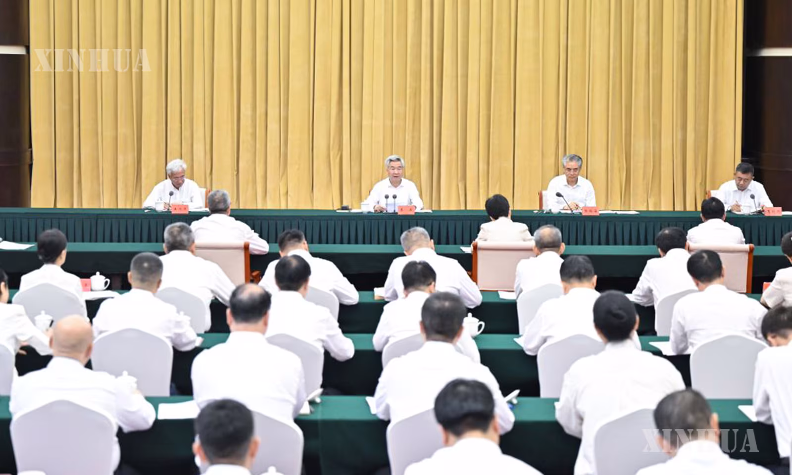 တရုတ်ကွန်မြူနစ်ပါတီ (CPC) ဗဟိုကော်မတီ နိုင်ငံရေးဗျူရို အမြဲတမ်းကော်မတီဝင် ၊ တရုတ်ကွန်မြူနစ်ပါတီ စည်းကမ်းကြပ်မတ်စစ်ဆေးရေး ဗဟိုကော်မရှင် အတွင်းရေးမှူး လီရှီး တရုတ်နိုင်ငံ အနောက်တောင်ပိုင်း ချုံချင့်မြို့၌ ကျင်းပသည့် ဆွေးနွေးပွဲတစ်ခုအား သဘာပတိအဖြစ် ကြီးမှူးကျင်းပနေပုံကို ၂၀၂၆ ခုနှစ် ဇူလိုင် ၁၇ ရက်က တွေ့ရစဉ် (ဆင်ဟွာ)