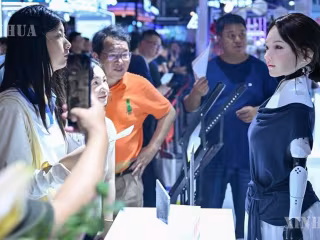 တရုတ်နိုင်ငံက ပြည့်စုံသော စက်ရုပ်ထုတ်ကုန် ၄၀၀ ကျော်ဖြင့် ကမ္ဘာလုံးဆိုင်ရာ လူပုံစံတူစက်ရုပ်ဖွံ့ဖြိုးတိုးတက်မှုကို ဦးဆောင်