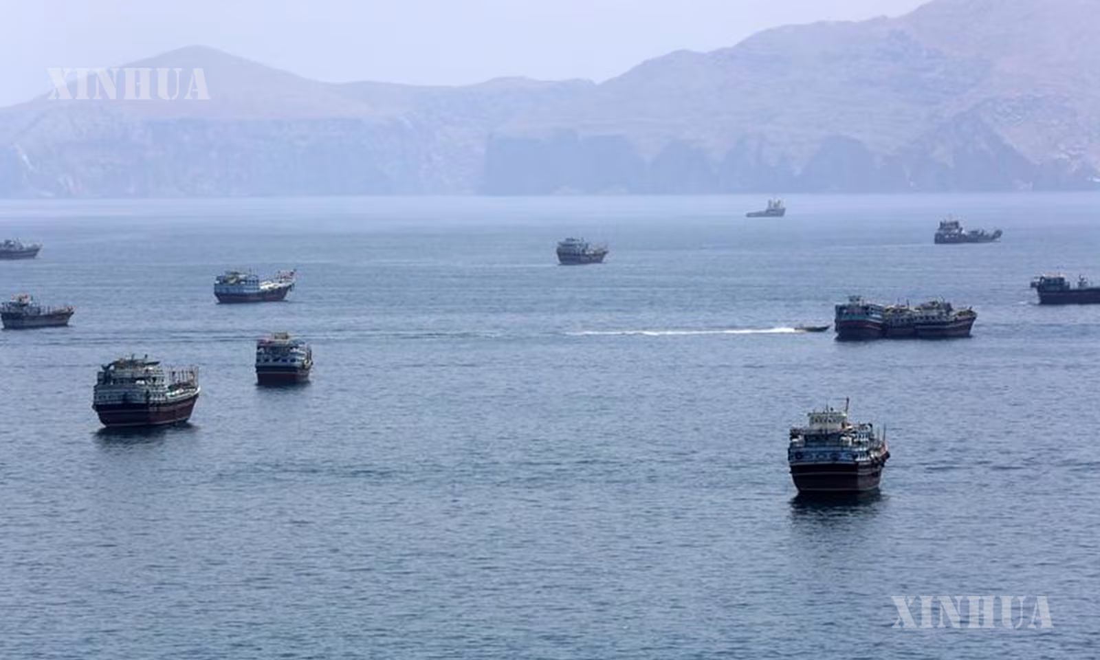 အိုမန်နိုင်ငံ Khasab မြို့တွင် ရိုက်ကူးသော ဟော်မုဇ်ရေလက်ကြား တောင်ဘက်ခြမ်းမြင်ကွင်းအား
၂၀၂၆ ခုနှစ် ဇွန် ၂၀ ရက်က တွေ့ရစဉ် (ဆင်ဟွာ)