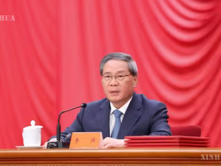 ဗြိတိန်နိုင်ငံ ဝန်ကြီးချုပ်အဖြစ် တာဝန်ထမ်းဆောင်သည့် ဘာနမ်အား တရုတ်နိုင်ငံ ဝန်ကြီးချုပ် ဂုဏ်ပြု