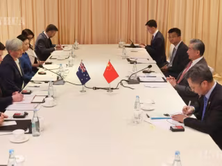 တရုတ်နိုင်ငံခြားရေးဝန်ကြီးက ဩစတြေးလျနိုင်ငံနှင့်အတူ ဆက်ဆံရေးတိုးတက်မှုကို ထိန်းသိမ်းရေးအတွက် အတူကြိုးပမ်းဆောင်ရွက်ရန် တိုက်တွန်း