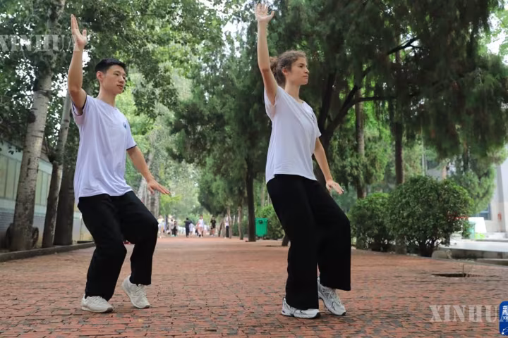 တရုတ်နိုင်ငံ ဟဲနန်ပြည်နယ် ဝန်းရှန့်ခရိုင်၌ ထိုက်ကျီပညာက နိုင်ငံဖြတ်ကျော်ရေစက်အား ချိတ်ဆက်ပေး