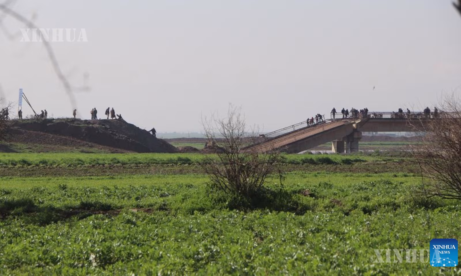 ဆီးရီးယားနိုင်ငံ Hasakah မြို့တွင် ကျိုးနေသည့် Khabur မြစ်ကူးတံတားတစ်စင်းကို ၂၀၂၆ ခုနှစ် မတ် ၁၇ ရက်က တွေ့ရစဉ် (ဆင်ဟွာ)