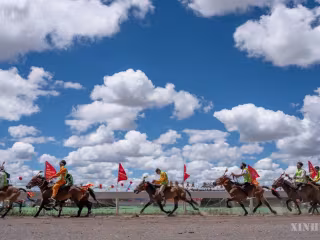 တရုတ်နိုင်ငံ ရှီးဇန့်ဒေသတွင် ၂၀၂၆ ခုနှစ် နာ့ချွီ မြင်းစီးပြိုင်ပွဲတော် ကျင်းပ