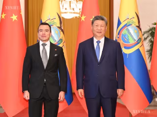 ရှီကျင့်ဖိန်နှင့် အီကွေဒေါနိုင်ငံ သမ္မတ Daniel Roy-Gilchrist Noboa Azín တွေ့ဆုံဆွေးနွေး