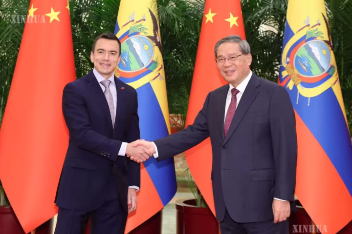 တရုတ်နိုင်ငံ ဝန်ကြီးချုပ်နှင့် အီ‌ကွေဒေါနိုင်ငံ သမ္မတ တွေ့ဆုံ