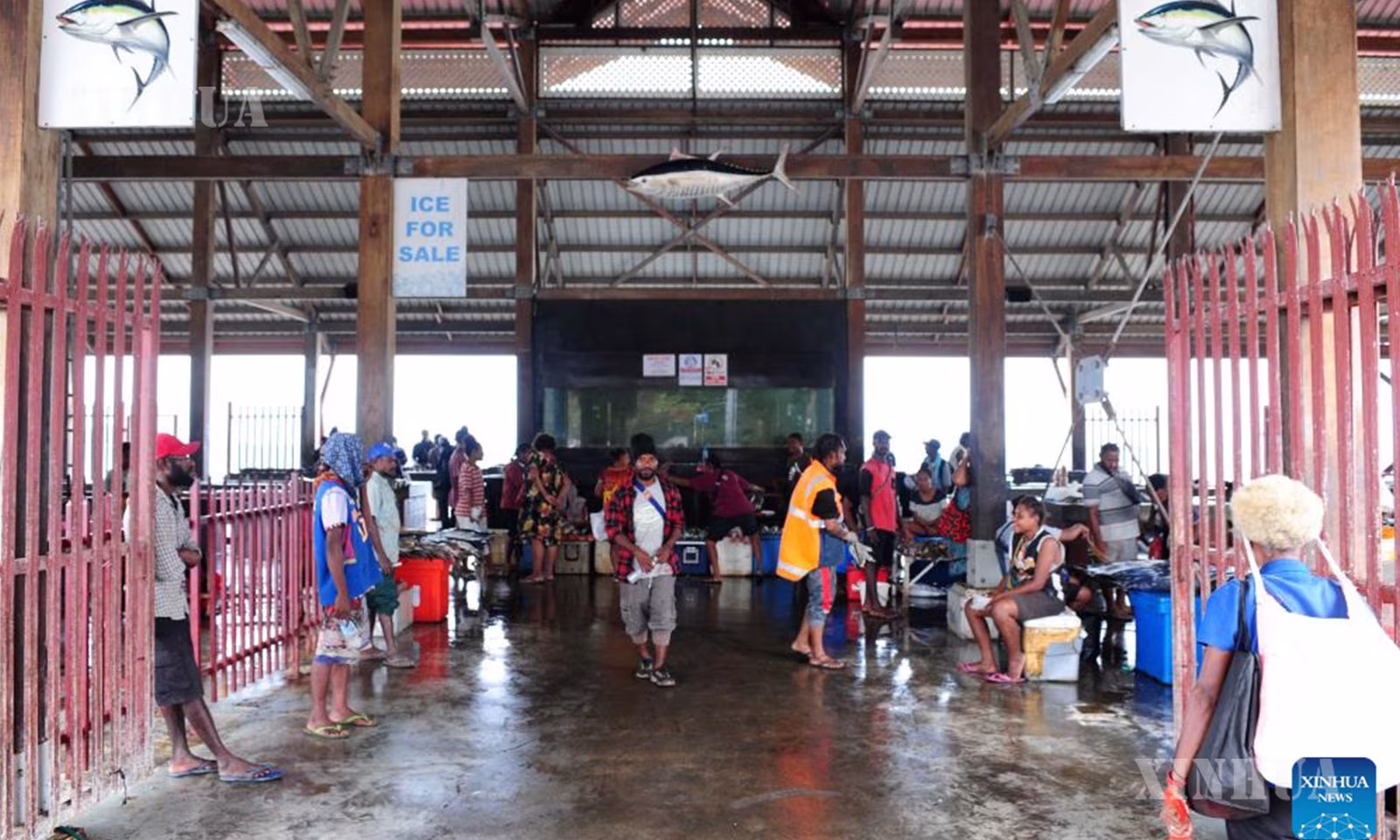 ပါပူအာနယူးဂီနီနိုင်ငံ မြို့တော်ပို့တ်မိုရက်စ်ဘီရှိ Koki ငါးဈေးသို့ လာရောက်ကြသူများကို ၂၀၂၄ ခုနှစ် ဇူလိုင် ၅ ရက်က တွေ့ရစဉ် (ဆင်ဟွာ)