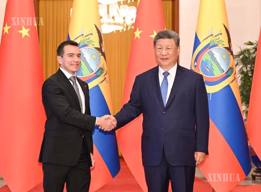 တရုတ်နိုင်ငံ သမ္မတ ရှီကျင့်ဖိန်နှင့် တရုတ်နိုင်ငံသို့ နိုင်ငံတော်ခရီးစဉ်ရောက်ရှိနေသည့် အီကွေဒေါနိုင်ငံ သမ္မတ Daniel Roy-Gilchrist Noboa Azín တို့ တရုတ်နိုင်ငံ မြို့တော်‌ပေကျင်းရှိ ပြည်သူ့ခန်းမဆောင်တွင် ၂၀၂၆ ခုနှစ် ဩဂုတ် ၁၈ ရက်က တွေ့ဆုံဆွေးနွေးစဉ် (ဆင်ဟွာ)