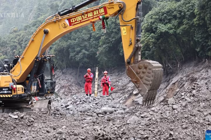 တရုတ်နိုင်ငံ ရှီးဇန့်ဒေသရှိ နယ်စပ်ဂိတ်တွင် ရွှံ့နွံပြိုကျမှုဖြစ်ပွားပြီးနောက် နိုင်ငံခြားသား ၂၆၁ ဦး ပျောက်ဆုံးနေ