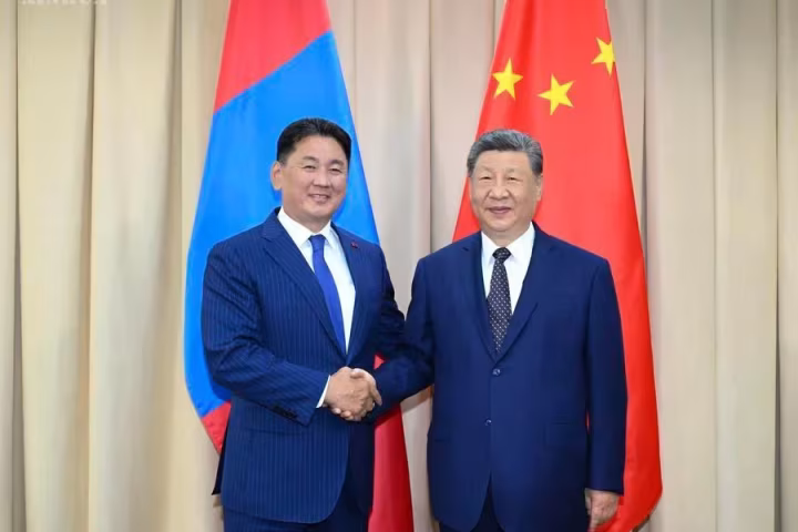 ရှီကျင့်ဖိန်နှင့် မွန်ဂိုလီးယားနိုင်ငံ သမ္မတ Ukhnaa Khurelsukh တွေ့ဆုံဆွေးနွေး