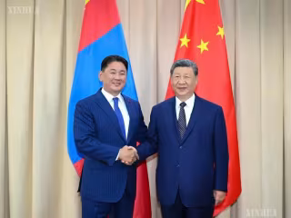 ရှီကျင့်ဖိန်နှင့် မွန်ဂိုလီးယားနိုင်ငံ သမ္မတ Ukhnaa Khurelsukh တွေ့ဆုံဆွေးနွေး