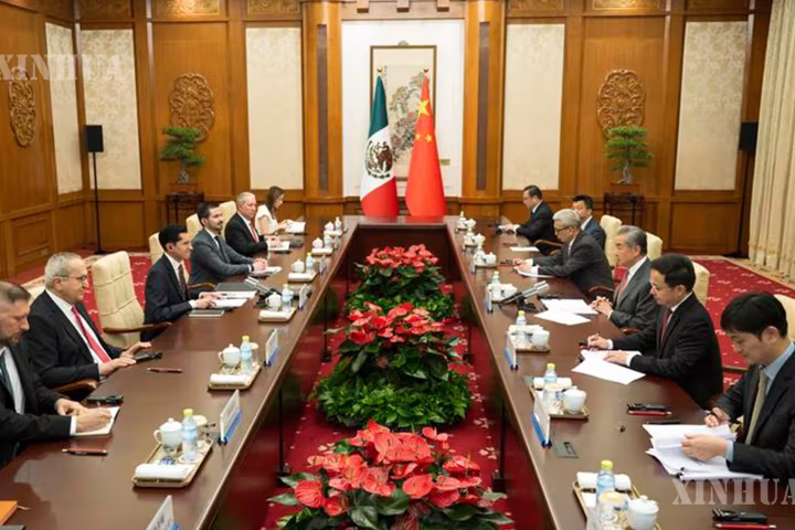 ဝမ်ရိနှင့် မက္ကဆီကို နိုင်ငံခြားရေးဝန်ကြီး Roberto Velasco Álvarez တွေ့ဆုံဆွေးနွေး