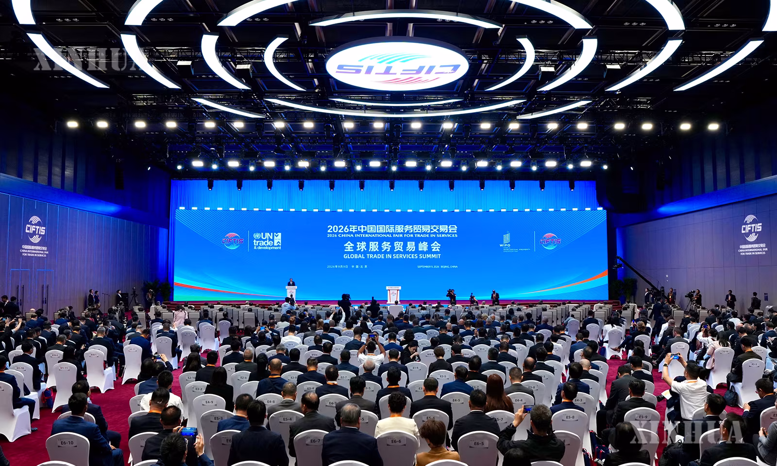 တရုတ်နိုင်ငံ ပေကျင်းမြို့၌ ကျင်းပသည့် ၂၀၂၆ ခုနှစ် တရုတ်နိုင်ငံ နိုင်ငံတကာ ဝန်ဆောင်မှုလုပ်ငန်း ကုန်စည်ပြပွဲ (CIFTIS) ကမ္ဘာလုံးဆိုင်ရာ ဝန်ဆောင်မှုကုန်သွယ်ရေးထိပ်သီးအစည်းအဝေး အခမ်းအနားကို ၂၀၂၆ ခုနှစ် စက်တင်ဘာ ၉ ရက်က တွေ့ရစဉ် (ဆင်ဟွာ)
