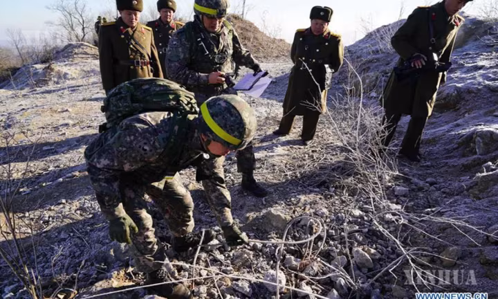 တောင်ကိုရီးယား၏ နယ်စပ်ဒေသ စစ်ဆင်ရေးအတွင်း သံသယဖြစ်ဖွယ်မြေမြှုပ်မိုင်းပေါက်ကွဲမှုကြောင့် လူသုံးဦး ဒဏ်ရာရ