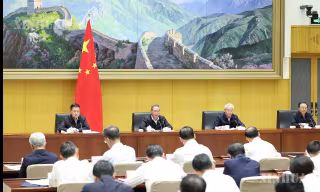 တရုတ်နိုင်ငံ ဝန်ကြီးချုပ်က မက်ခရိုစီးပွားရေး မူဝါဒများနှင့် ရင်းနှီးမြှုပ်နှံမှုဆိုင်ရာ နိုင်ငံတော်ကောင်စီ အစည်းအဝေးအား သဘာပတိအဖြစ် ကြီးမှူးကျင်းပ