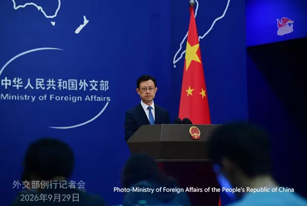 တရုတ်နိုင်ငံခြားရေးဝန်ကြီးဌာန ပြောရေးဆိုခွင့်ရှိသူ ကောကျားခွန်းအား ၂၀၂၆ ခုနှစ် စက်တင်ဘာ ၂၉ ရက်တွင် ကျင်းပသော ပုံမှန်သတင်းစာရှင်းလင်းပွဲ၌ တွေ့ရစဉ် (ဓာတ်ပုံ- Ministry of Foreign Affairs of the People’s Republic of China)