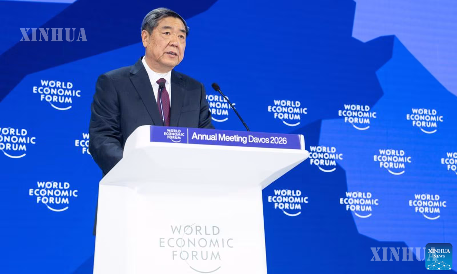 ကမ္ဘာ့စီးပွားရေးဖိုရမ် (WEF) ၏ ၂၀၂၆ ခုနှစ် နှစ်ပတ်လည်အစည်းအဝေးကို ဆွစ်ဇာလန်နိုင်ငံ၊ ဒါဗို့စ်မြို့၌ ကျင်းပစဥ် တရုတ်နိုင်ငံဒုတိယဝန်ကြီးချုပ် ဟယ်လိဖုန်းက မိန့်ခွန်းပြောကြားနေသည်ကို ၂၀၂၆ ခုနှစ်၊ ဇန်နဝါရီ ၂၀ ရက်ကတွေ့ရစဉ်  (ဆင်ဟွာ)