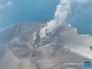 အင်ဒိုနီးရှားနိုင်ငံရှိ Anak Krakatau မီးတောင် ပေါက်ကွဲ
