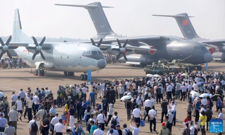 တရုတ်လေကြောင်းပြပွဲတွင် တရုတ်လေတပ်၏ ပင်မတိုက်ပွဲဝင် စစ်လက်နက်ပစ္စည်း အမျိုးမျိုးကို ပွဲဦးထွက်ပြသမည်