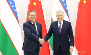 တရုတ်နိုင်ငံအနေဖြင့် တရုတ်-ကာဂျစ္စတန်-ဥဇဘက်ကစ္စတန် ရထားလမ်းစီမံကိန်း အရည်အသွေးမြင့်မားစွာ အကောင်အထည်ဖော်ရေး ခိုင်မာသေချာအောင်လုပ်ဆောင်ရန် အသင့်ရှိဟု ဝန်ကြီးချုပ်လီချန် ပြောကြား